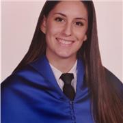 Profesora de español apta para dar docencia tanto a adultos como a jóvenes.